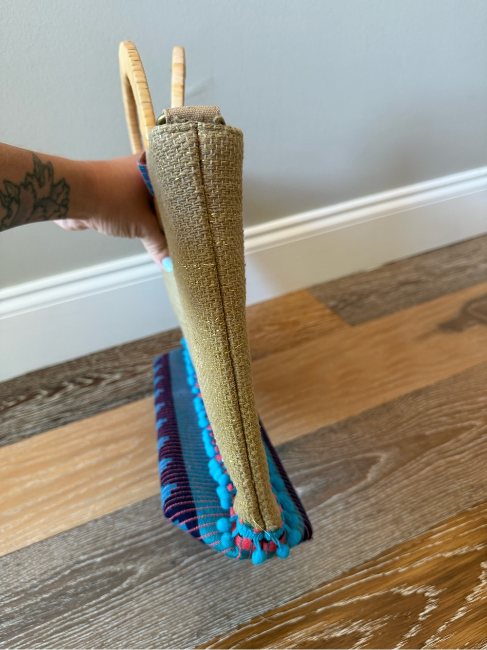 America & Beyond jute tote features a sequin pineapple motif wooden handles - Picture 6 of 9